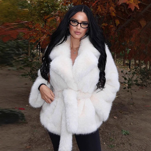 81. Amazon / AliExpress / TikTok / SHEIN Bridal Fox-Faux-Fur Cloak – Rabbit-Fur-Look Cos Shawl